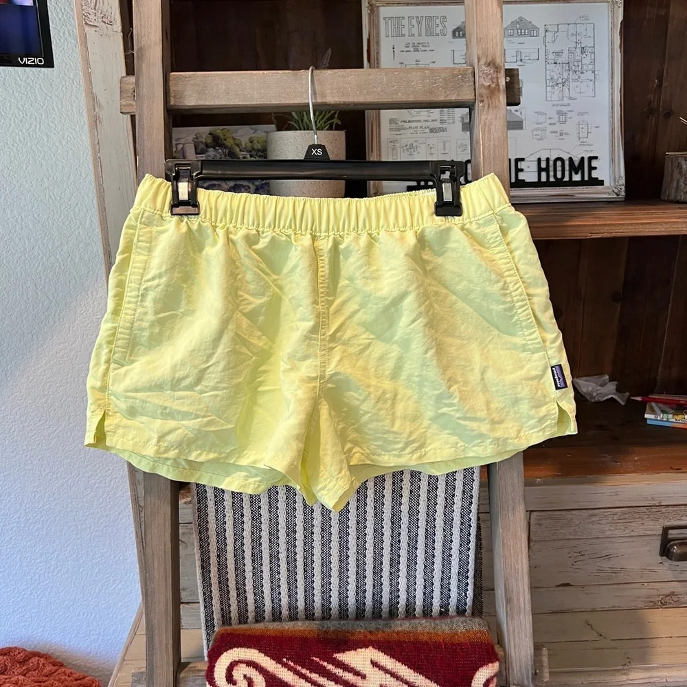 Patagonia women’s barely baggies shorts size medium